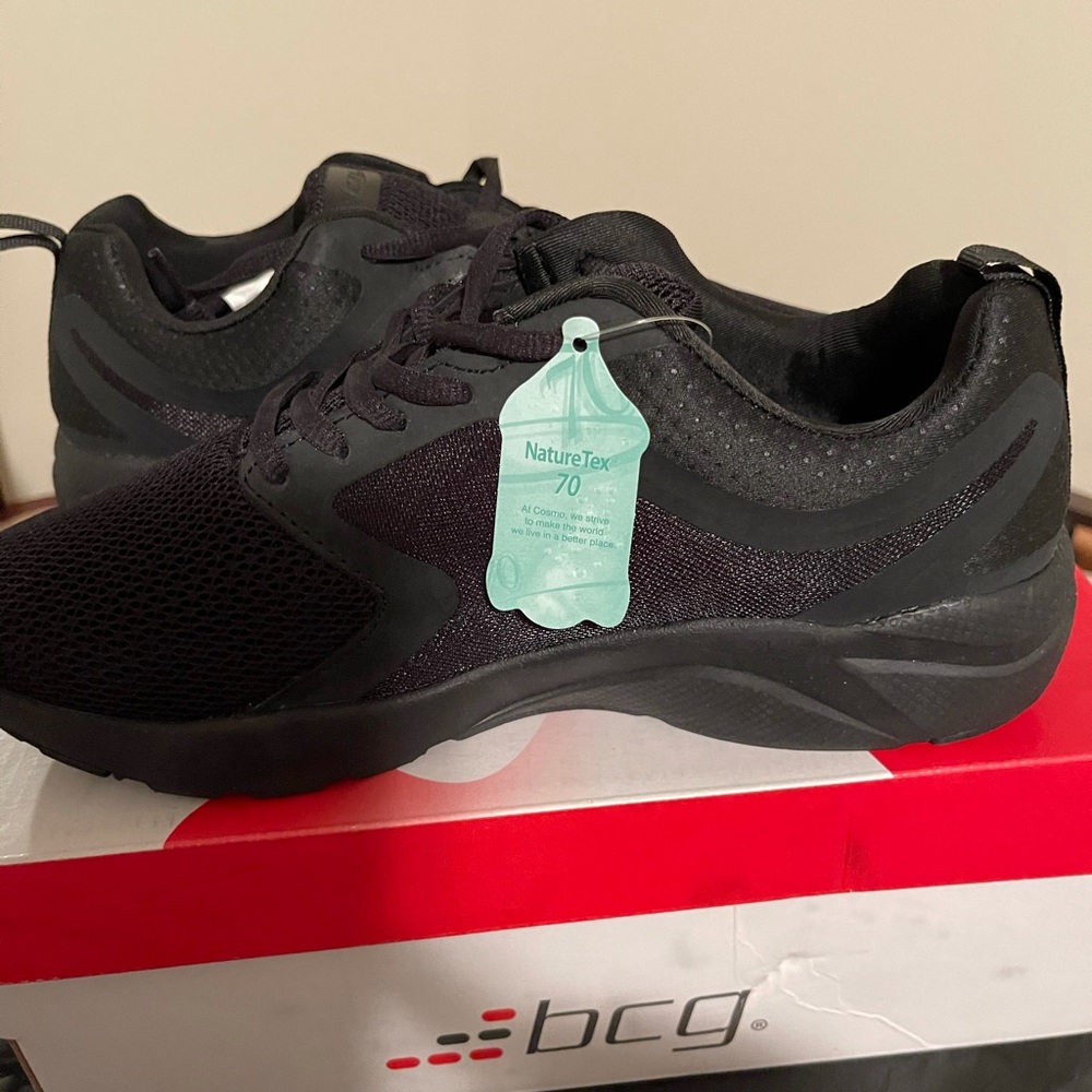 Basic Black Sneaker